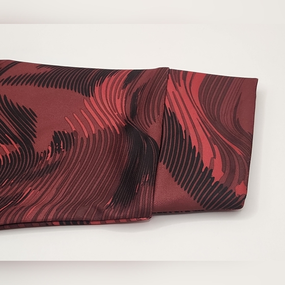 Adidas Boys Burgundy  Pullover Hoody Size 4 - Picture 6 of 11